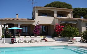 Grand Appartement dans Maison avec Piscine Privée
